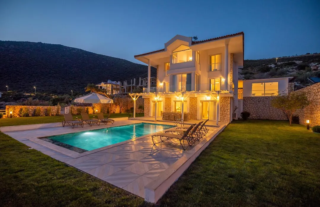 Beachfront Sari Villa With Private Swimming Pool-1